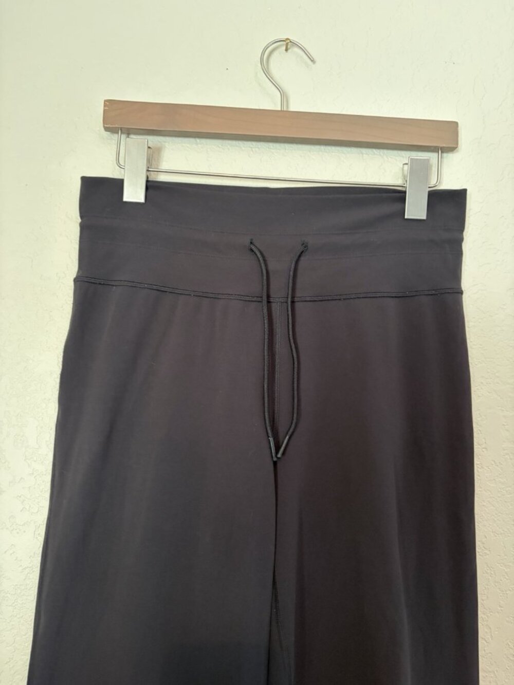 Vuori Women's Daily Wide Leg Pants Sz Medium - Picture 2 of 7